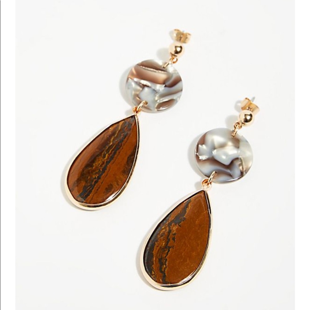 Free people resin pendant earring